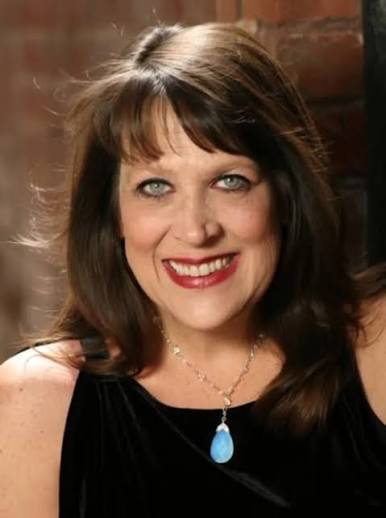 Headshot of Annie Dwyer